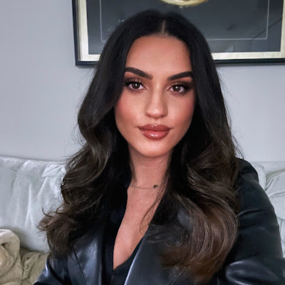 Meet your Posher, Rafaella - Picture 1 of 1